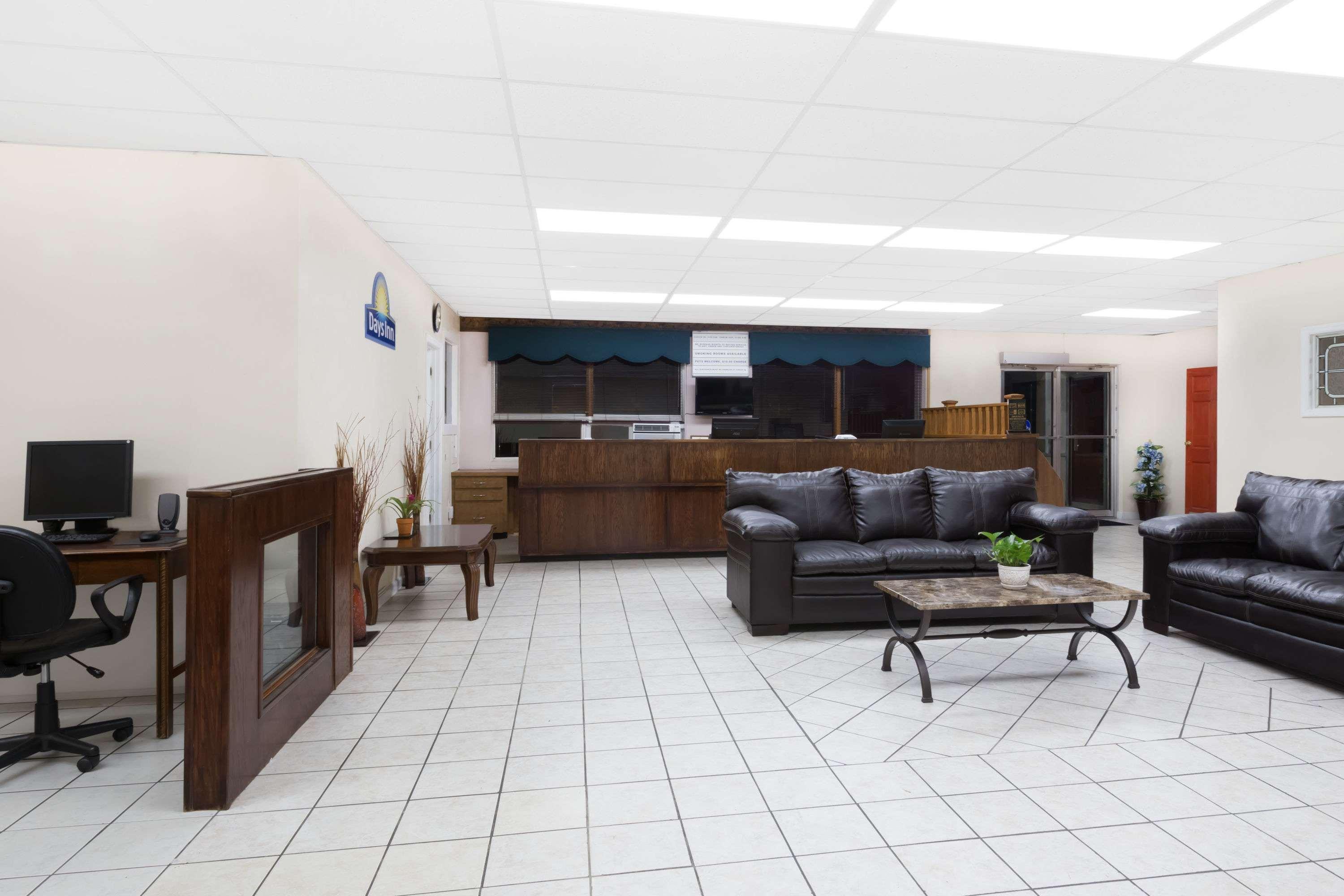 Days Inn By Wyndham Christiansburg Exterior foto