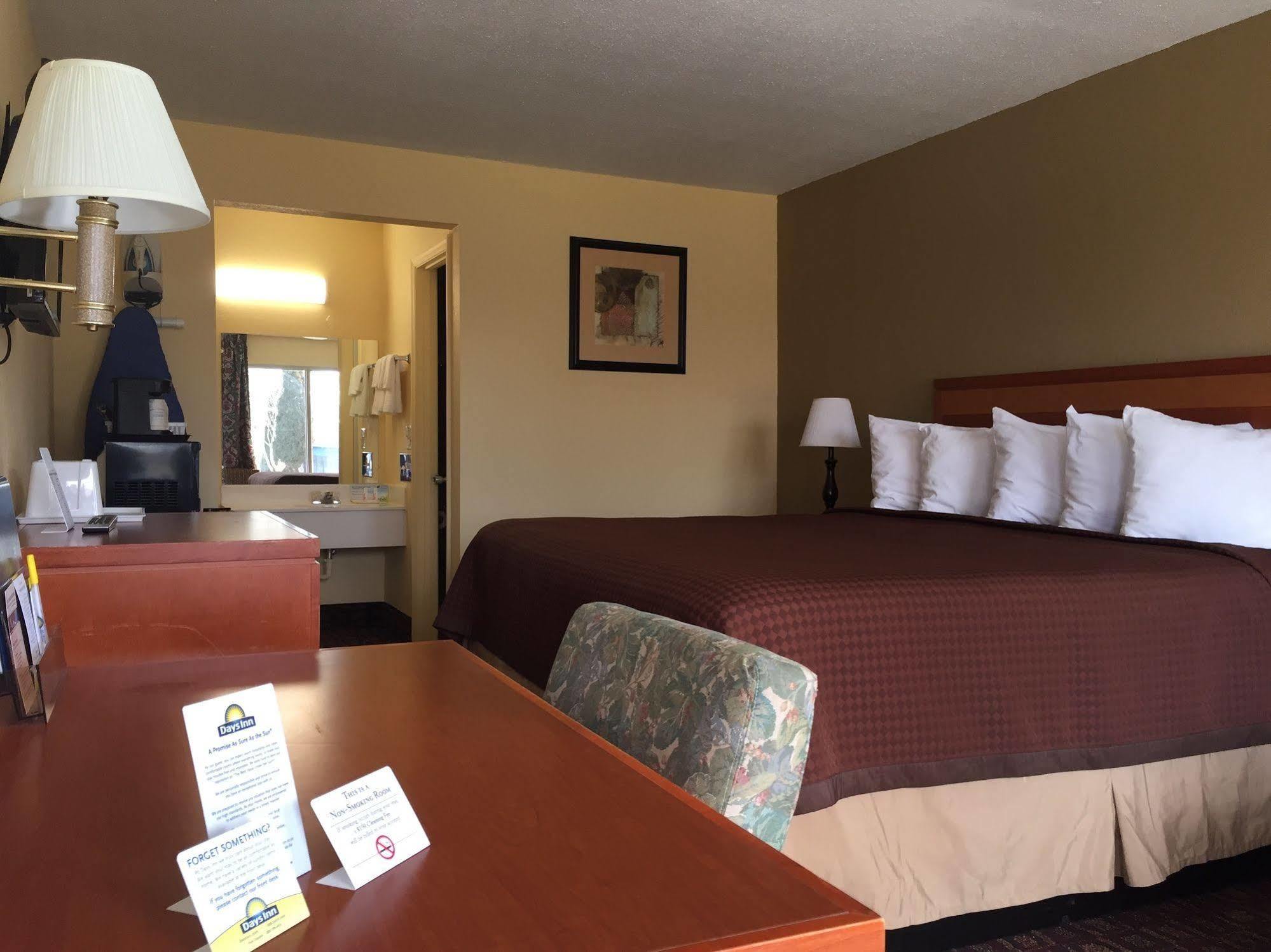 Days Inn By Wyndham Christiansburg Exterior foto